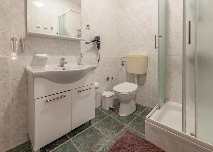 1 Bedroom Stunning In *