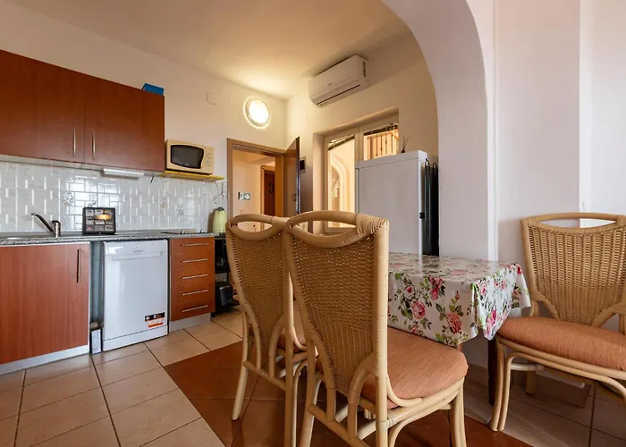 Appartement 1 Bedroom Stunning In *