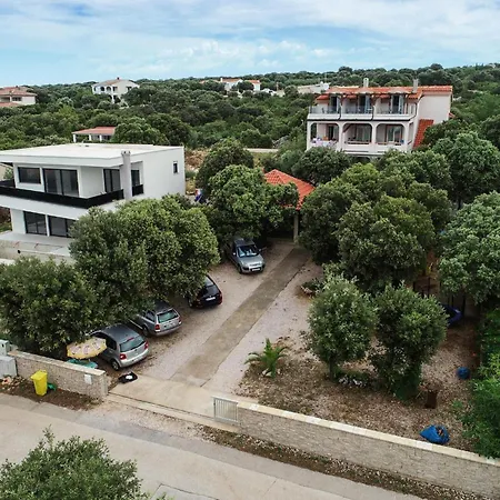 Διαμέρισμα Awesome Apartment In Mandre With Wifi *