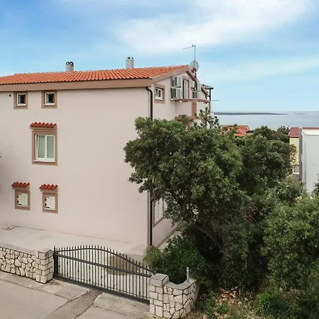 1 Bedroom Stunning In Appartement