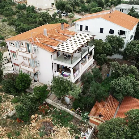 1 Bedroom Stunning In * Mandre