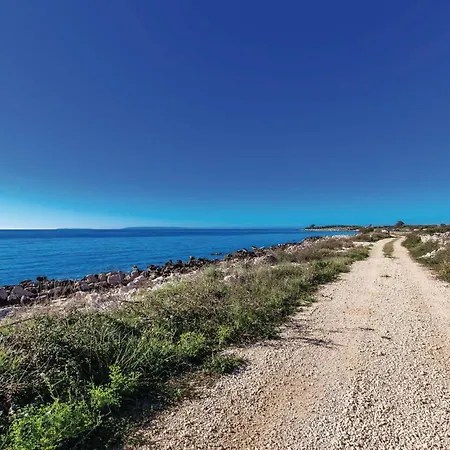 Διαμέρισμα Awesome Apartment In Mandre With Wifi *