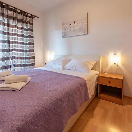Awesome Apartment In Mandre With Wifi * Mandre