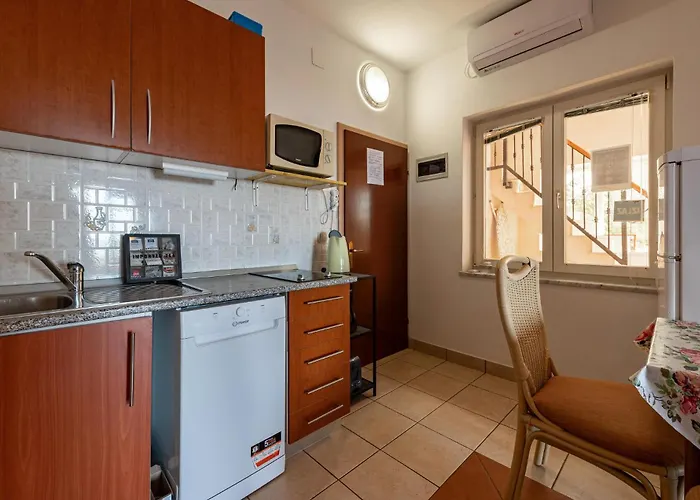 1 Bedroom Stunning In Апартаменты Мандре