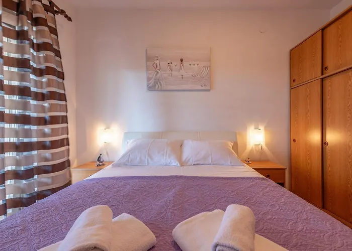 Апартаменты 1 Bedroom Stunning In *